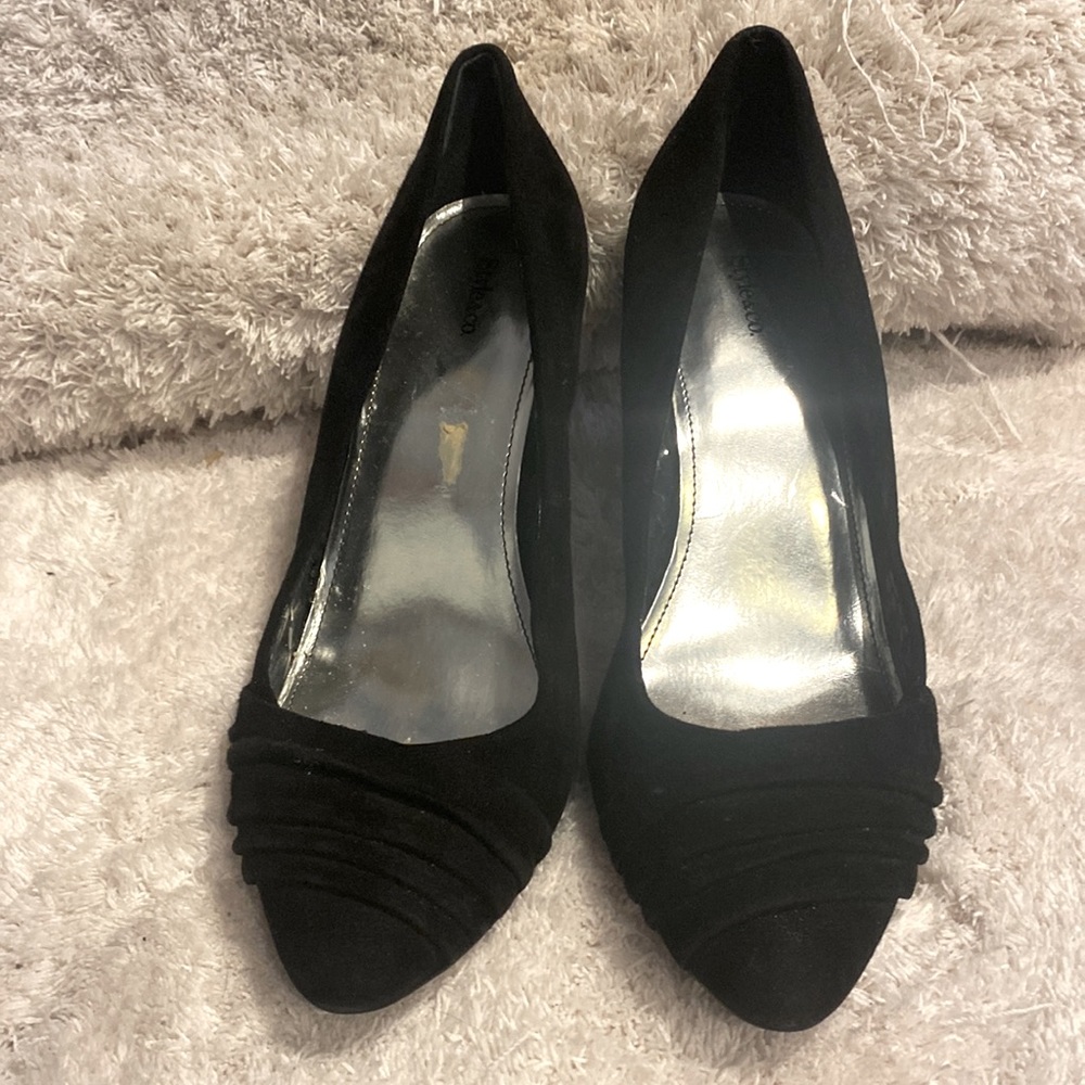 Black High heels. Suede look. Like new